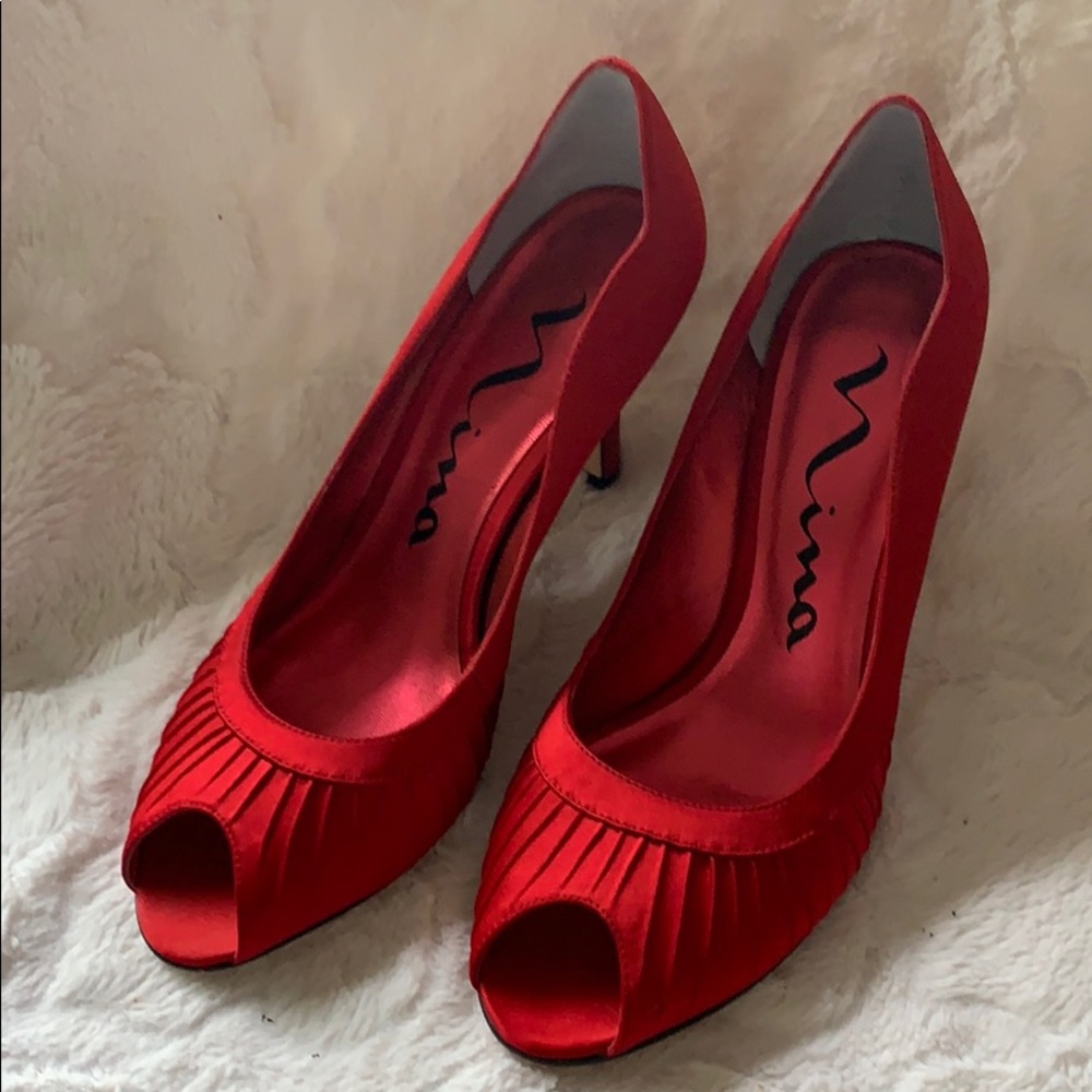 Red Peep toe Formal Pump